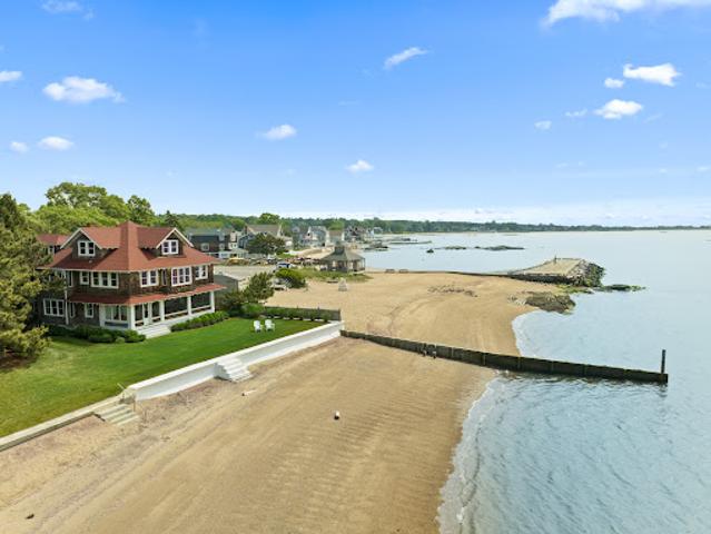 Seaside house with garden and terrace