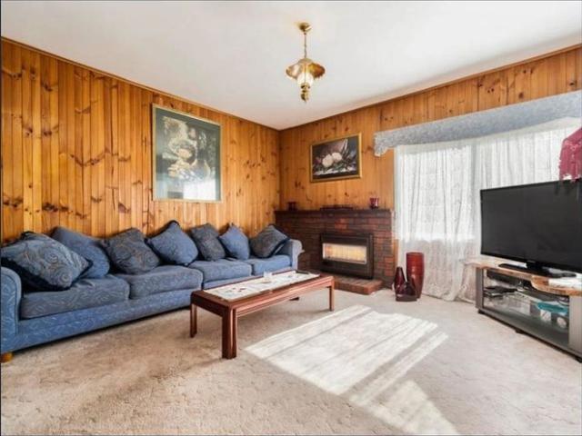 Seaside Living with Bonus Bungalow Walk to the Beach!