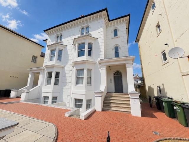 Seaside Road, Eastbourne, BN21 2 bed flat to rent £1,200 pcm £277 pw