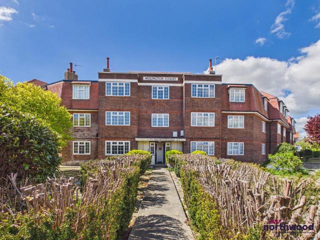 Seaside, Roselands, Eastbourne, BN22 2 bed flat to rent £1,050 pcm £242 pw