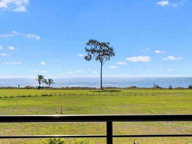 SEASIDE SERENITY ~ CREATE LIFELONG MEMORIES IN THIS GRAND OCEAN VIEW HAVEN