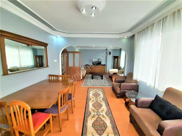 Seba'dan Sefaköy Merkzde 2+1 140m2 Az Katlı Geniş Arakat Daireee