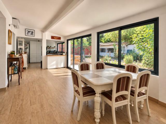 Secteur Arceaux, maison de ville rénovée 200 m2 jardin et garage