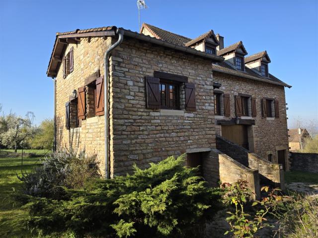 Secteur Brancion. Grande maison de caractère avec petit jard. 160m² La Chapelle sous Brancion