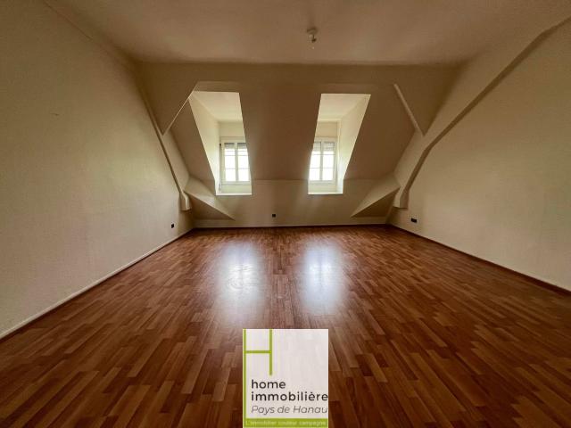 SECTEUR BROGLIE GRAND F2 DERNIER ETAGE
