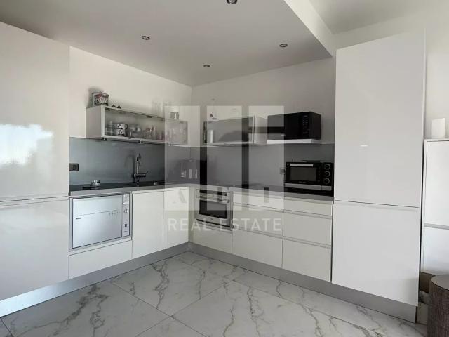 Secteur Cannes Eden Résidence piscine 2P large terrasse vue. 42m² Vallauris