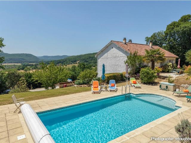 Secteur Carlux Ravissante Maison en excellent état avec vu. 170m² Carlux