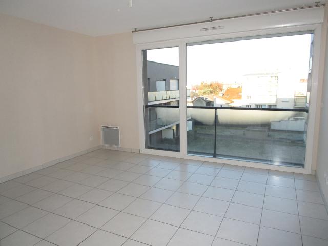 SECTEUR CHAMP DE MARS PROCHE HYPER CENTRE RESIDENCE 2012 APPARTEMENT TYPE 2 DE 41m2 + BOX GARAGE