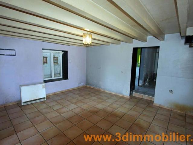 Secteur Chaussin 39 JURA, à vendre une ferme à finir de rénover sur un beau terrain au calme