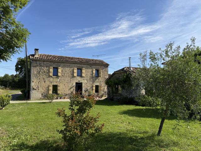 SECTEUR CONDOM MAISON DE HAMEAU AVEC DEPENDANCES SUR 1658m2