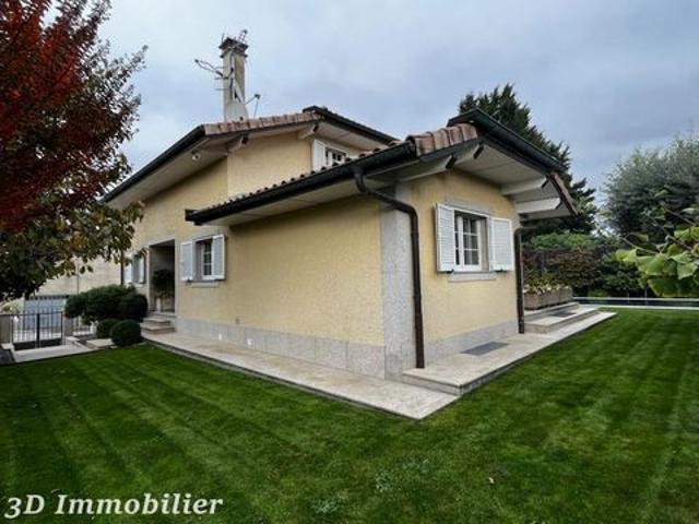 Secteur Douvaine 74140, venez découvrir cette très belle maison de caractère, 7 pièces, avec son magnifique jardin et sa piscine à débordement