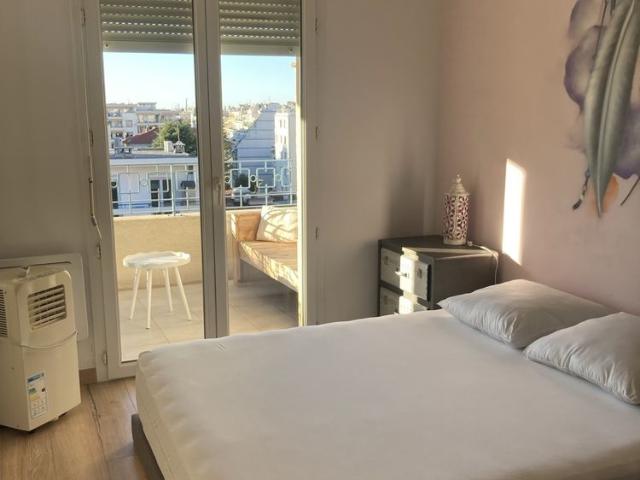 Secteur Eglise Russe/ Gambetta T2 en dernier étage de 42 m2 + 16 m2 de terrasse