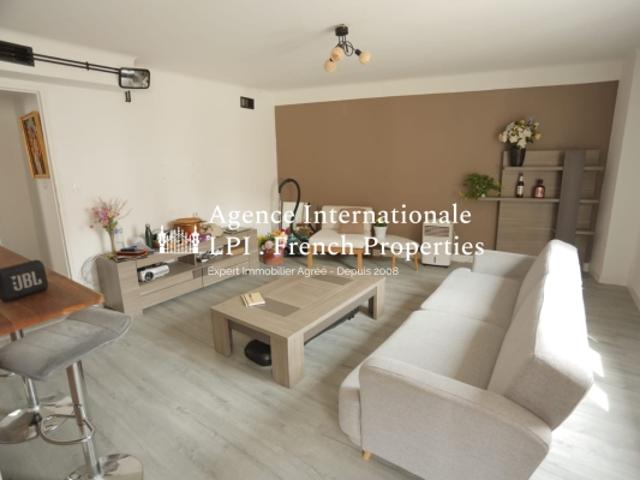 Secteur gare TGV de Perpignan. Appartement F3 de 76.45m² avec cave. Petite copropriété
