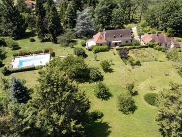 Secteur Gourdon Superbe ensemble immobilier en pierre sur 1ha6
