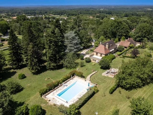 Secteur Gourdon Superbe ensemble immobilier en pierre sur 1ha6