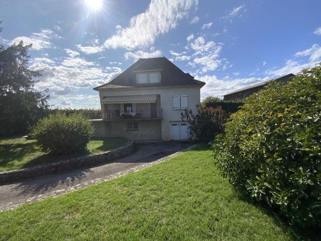 Secteur Gramat, proche toutes commodités, cadre paisible et. 140m² Gramat