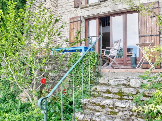 Secteur Grignan, charmant maison en pierre à vendre 200m² Sainte Cécile les Vignes
