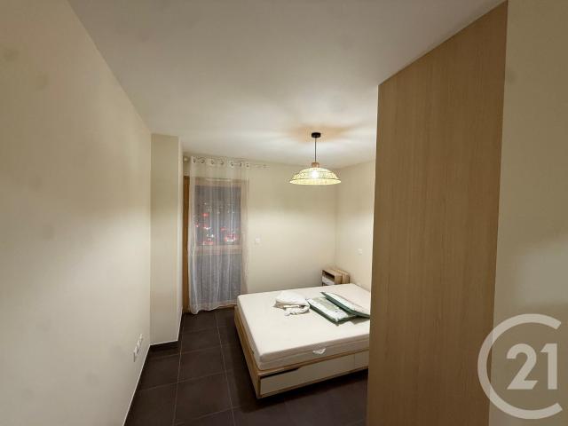 SECTEUR GROUCHY/LA TERRASSE Cet appartement meublé de 2 pièces.