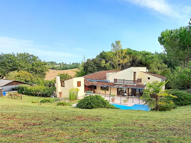 Secteur recherché, rive droite à 3 minutes des commodités, n. 180m² Villeneuve sur Lot