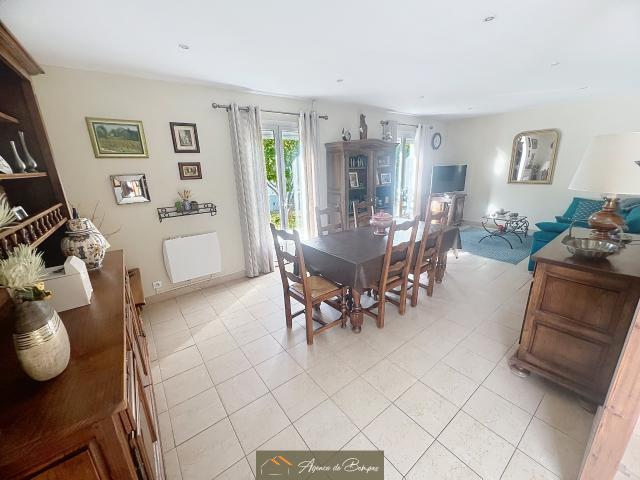 SECTEUR RESIDENTIEL VILLA 3 FACES 82 M2 HBTS SUR 443 M2 DE TERRAIN GARAGE JACUZZI