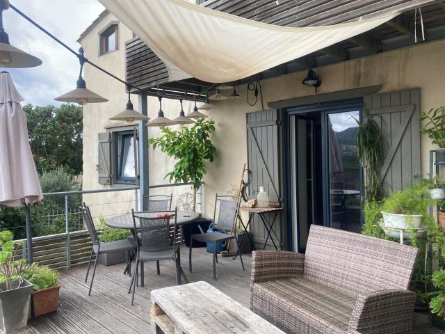 Secteur St Hilaire, maison en pierre rénovée 250m² Gardie