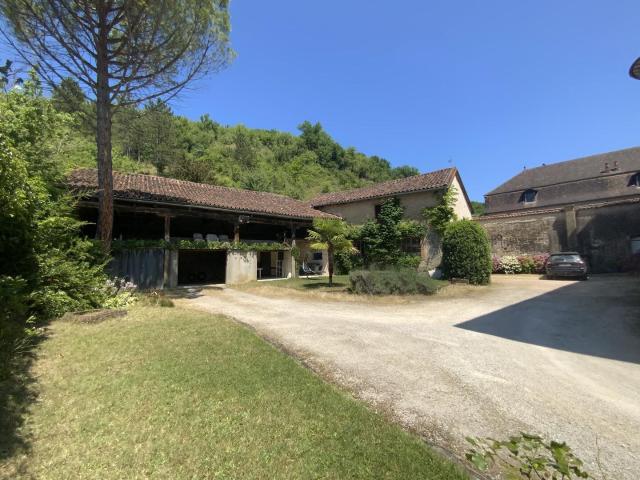 Secteur Saint Céré, ancien couvent du XIIe siècle réhabilit. 360m² Saint Céré