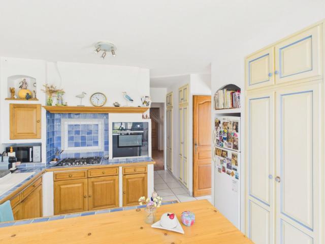 Secteur Saint Rémy de Provence Villa familiale avec piscine. 233m² Eyragues