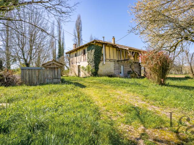 Secteur Tombeboeuf exceptionnelle maison restaurée du 16 ème à empilage