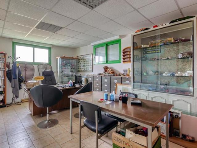Secteur Valmont:Garage Entrepôt Atelier + pièces de vie sur 480 m2 au sol