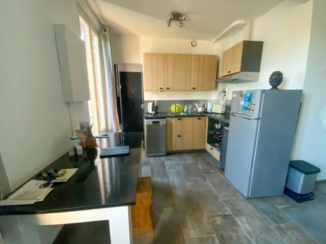 SECTEUR 10 MIN GARE RER E DERNIER ETAGE