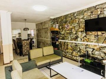 secure 3 bedroom townhouse in a boom.