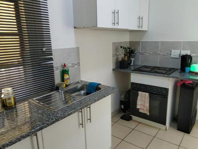 Secure 1 Bedroom / Bachelor Apartment In Silverton/ Fountain Road