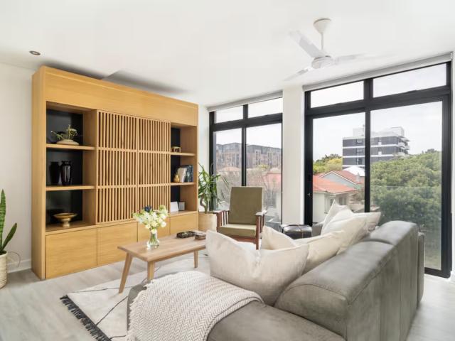 Secure 2 Bedroom And 2 Bathroom Apartment In Buitenkant Street, Gardens
