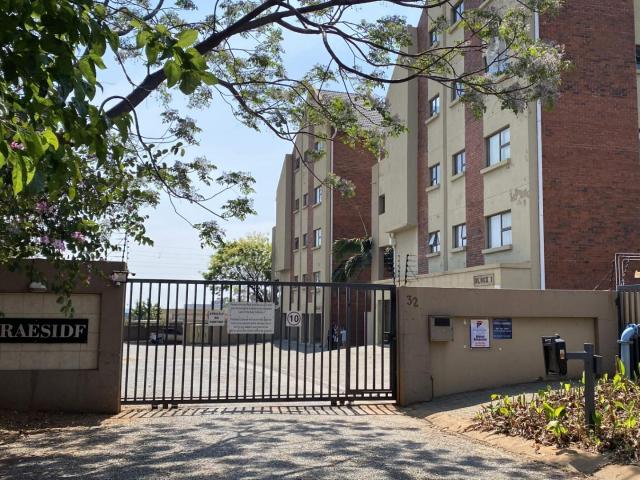 Secure 2 Bedroom, 2 Bathroom Apartment with Private Garden in Blackheath