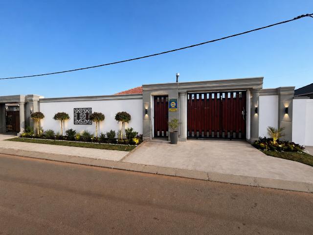 Secure 2 bedrooms Family Home With Remote Gate And Backup Water To Rent In Lufhereng