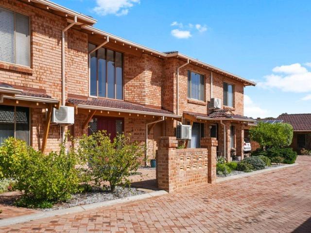 Secure Coastal Living in Exclusive Over 55s Seacrest Complex