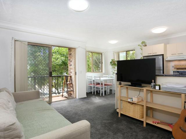 SECURE COMPLEX WITH A SWIMMING POOL
