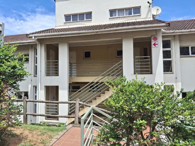 Secure Complex Living. Communal Braai Area and Swimming Pool and Pet Friendly. On special at the moment for a limited timeframe