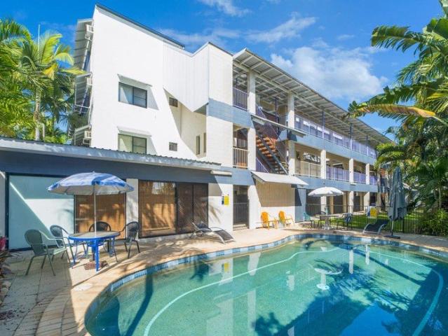 Secure Complex Living with Pool, Balcony