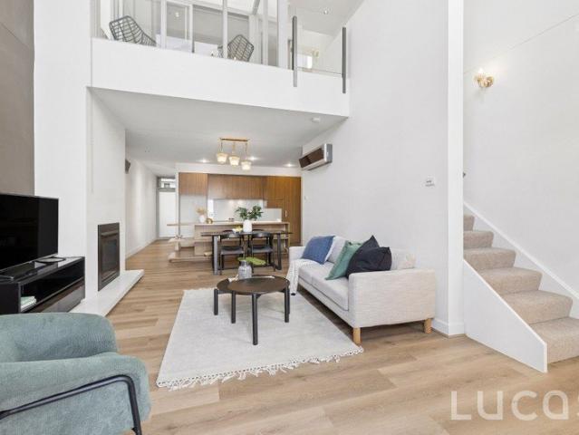 SECURE AN EXPANSIVE 3 LEVEL DOCKLANDS TOWNHOUSE WITH MULTIPLE OUTDOOR RETREATS