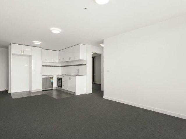 MODERN SUNSHINE LIVING WALK TO STATION, SHOPPING & CONVENIENT CBD CONNECTION
