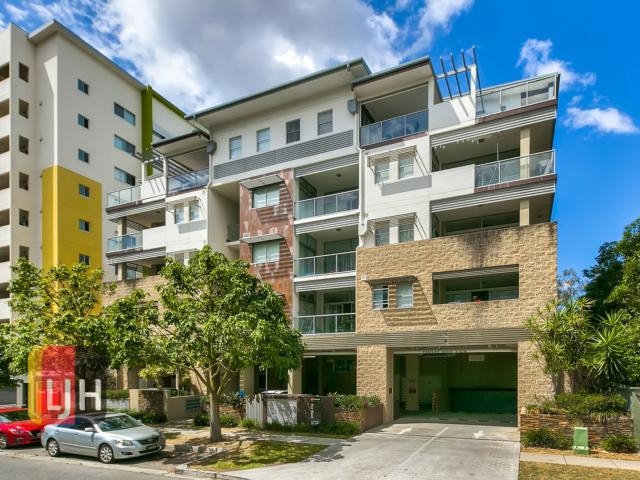 SECURE AND SPACIOUS UNIT CLOSE TO EVERYTHING