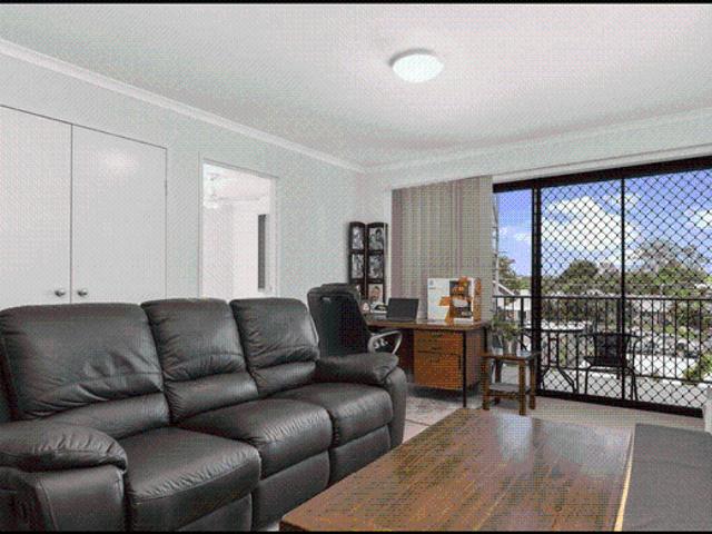 Secure 2nd Level apartment 2 bedrooms 2 bathrooms pool