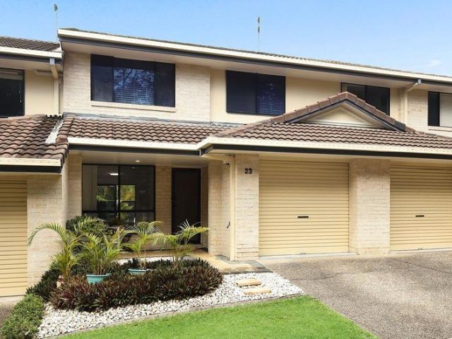 Secure Gated Boutique Lifestyle Refreshed Townhouse in Central Location!