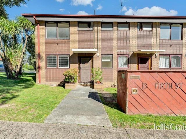Secure Doncaster unit within metres of Westfield and the Eastern Freeway