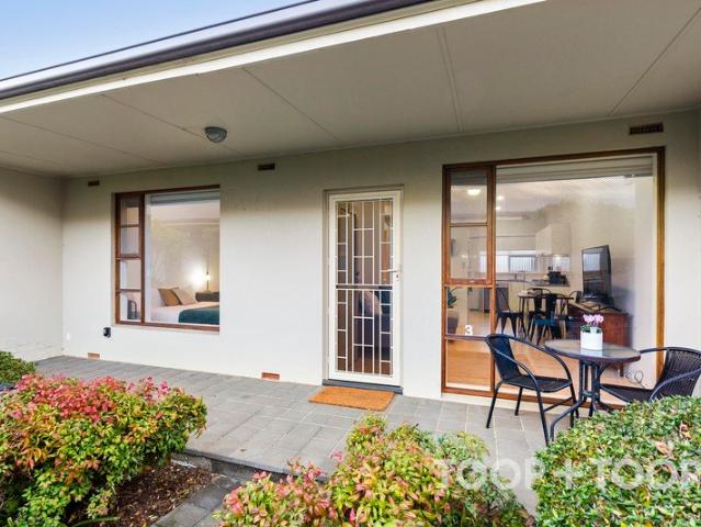 Secure, Easy Living Metres to the Beach and Cafe Hotspots