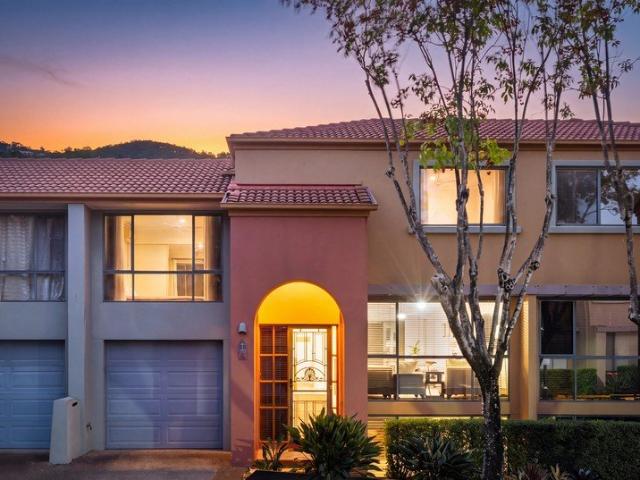 Secure Hidden Gem in Clear Island Waters