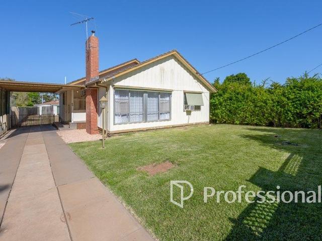 Secure Investment/Family Home 801m2 Central Merbein