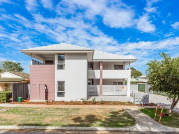 Secure One Bedroom Apartment with Leafy Outlook