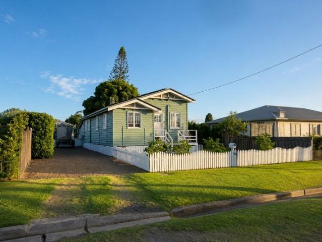 SECURE, LOW MAINTENANCE HOME WITH SOLAR POWER